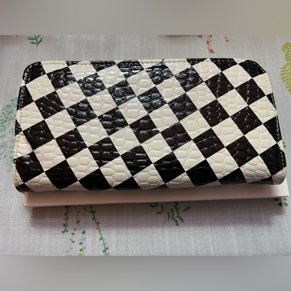 Swan Women’s Checkered Black & White wallet - Picture 2 of 5
